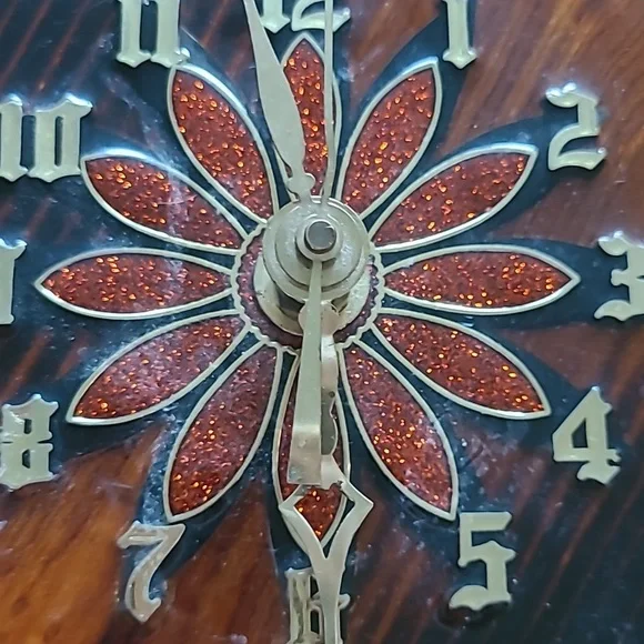 1070's Wooden Mushroom Wall Clock - Picture 3 of 6